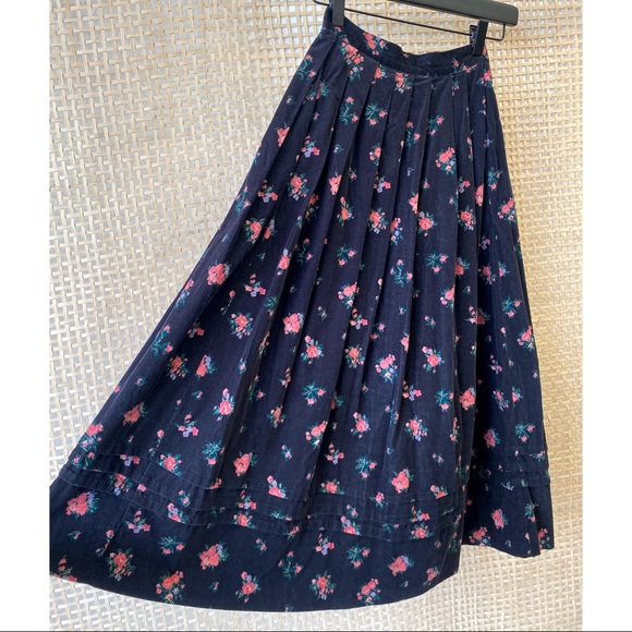 Vintage Laura Ashley Floral Pleated Midi Skirt - Picture 4 of 4